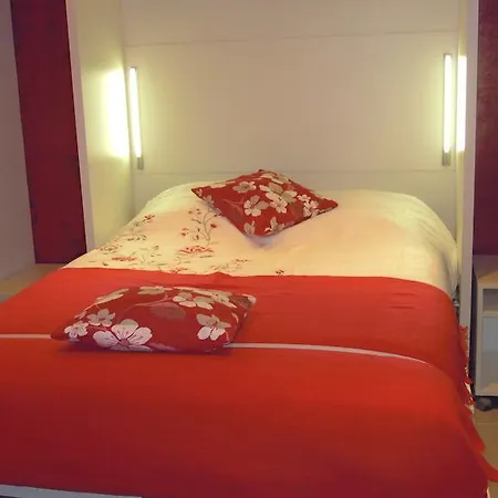 Les Hellebores Apartment