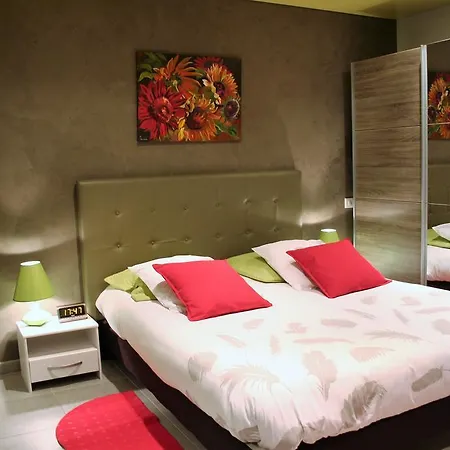 Les Hellebores Апартаменты